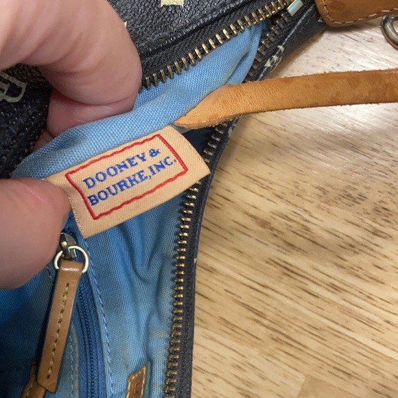 Beautiful Dooney and Bourke bag - Picture 10 of 10